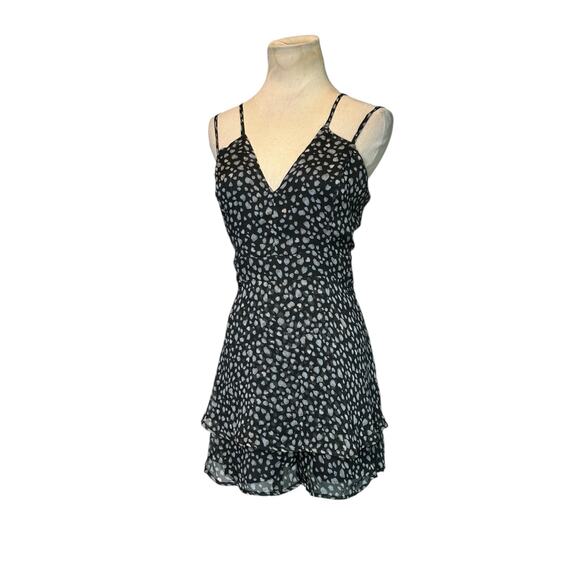 Le Lis black gray print ruffled romper size Large - Picture 11 of 16